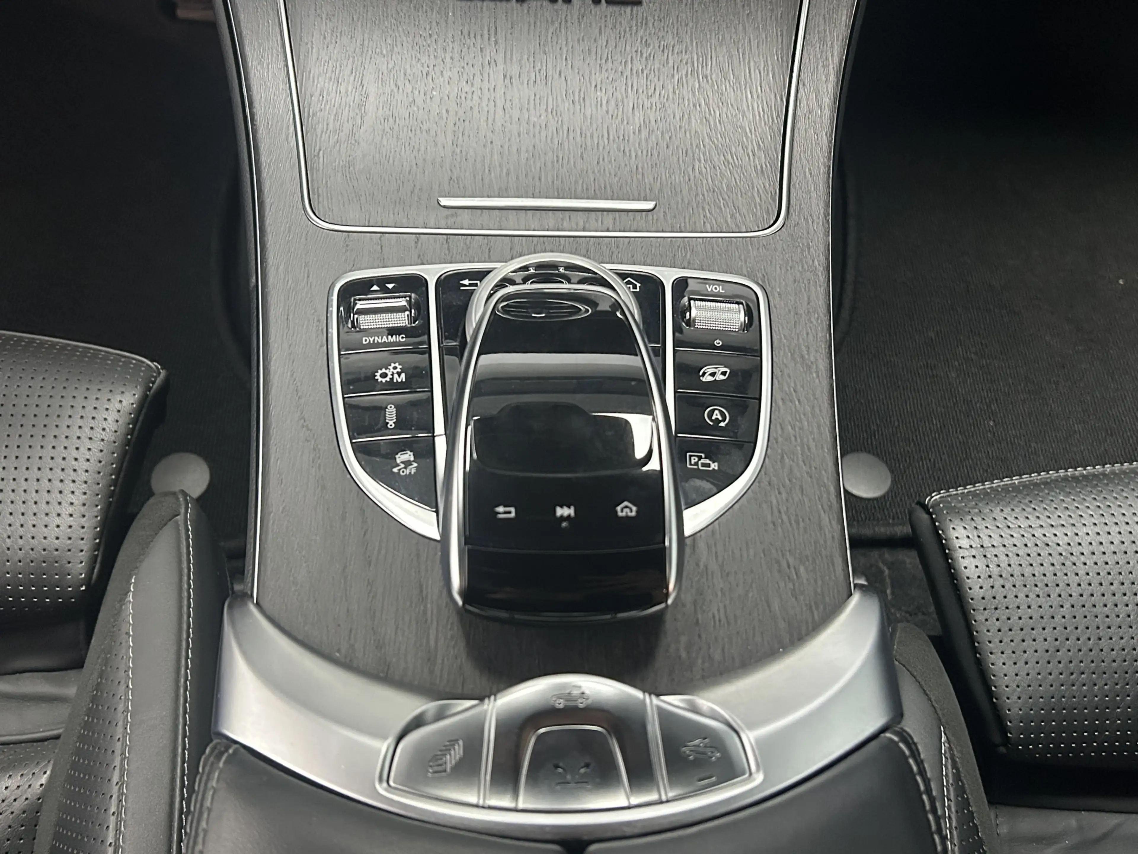 Mercedes-Benz C 63 AMG LED Burmester Ambiente R.Cam Memory — photo 17
