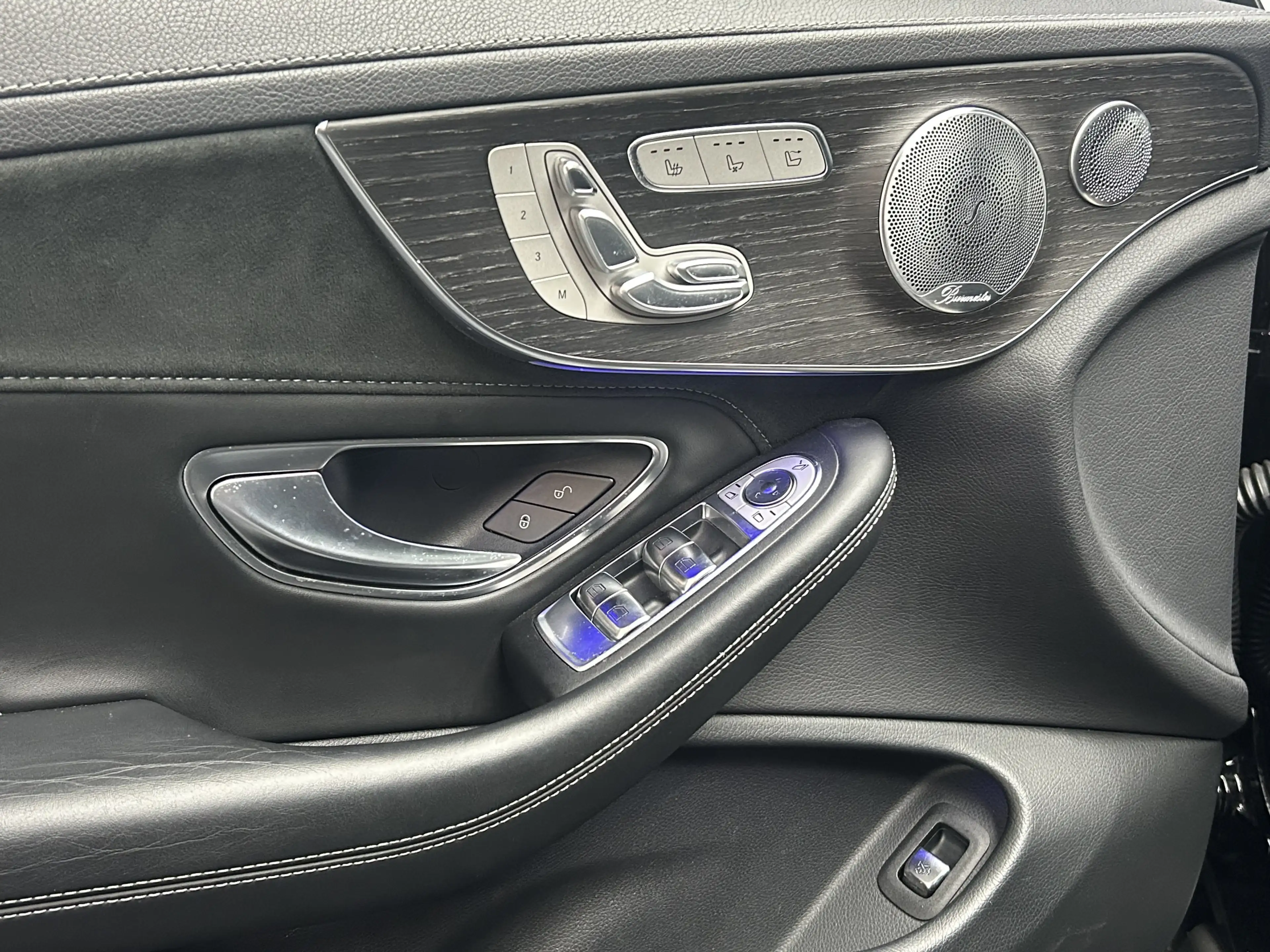 Mercedes-Benz C 63 AMG LED Burmester Ambiente R.Cam Memory — photo 19