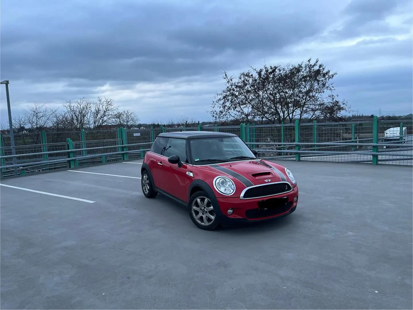 MINI Cooper S Chilli Paket, AC, 8 fach bereift, Panorama Dach. - 1