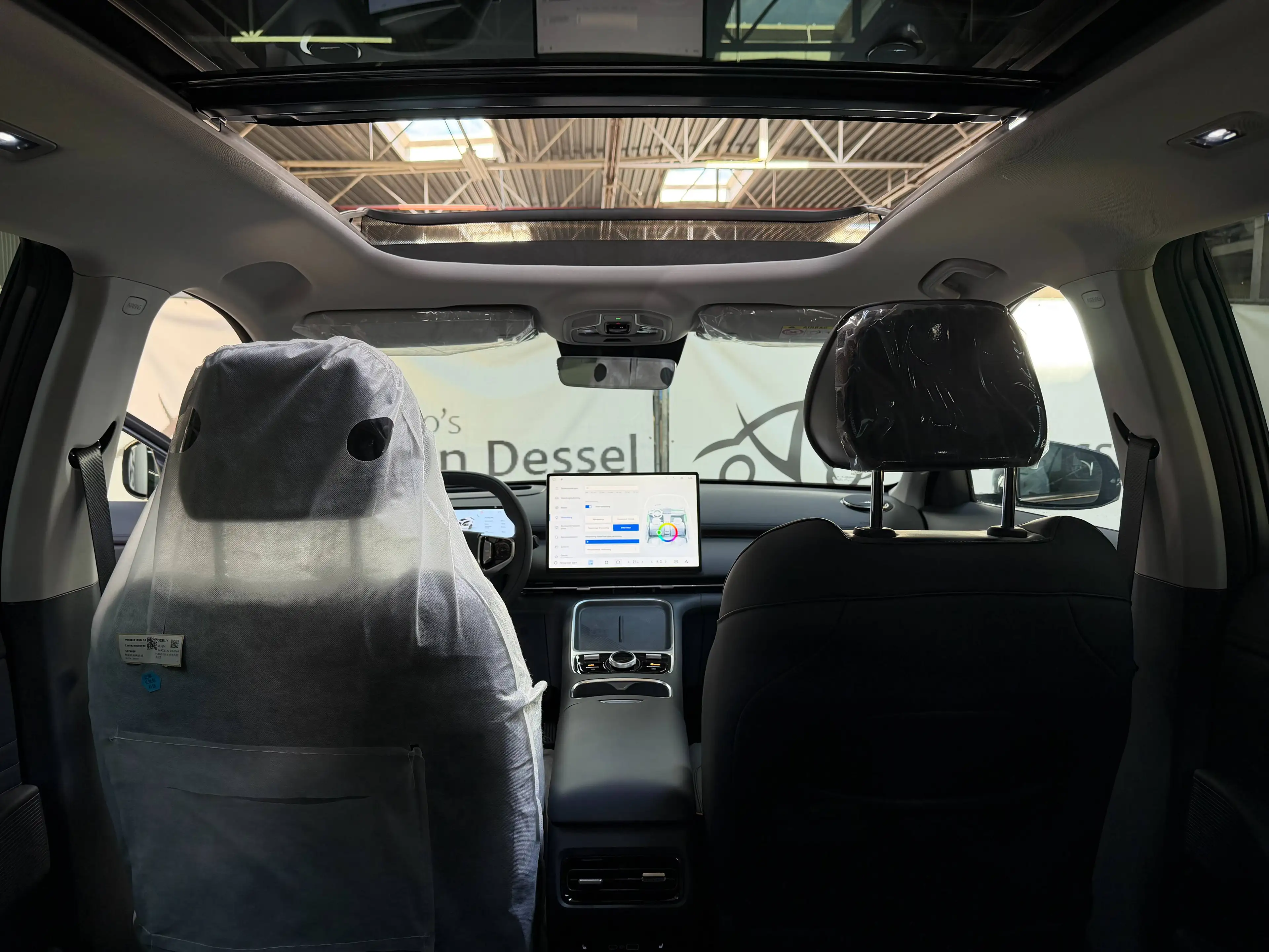 Geely Starray EM-i MAX+ PHEV 29,8 kWh Leder Pano Flyme 19" — photo 10