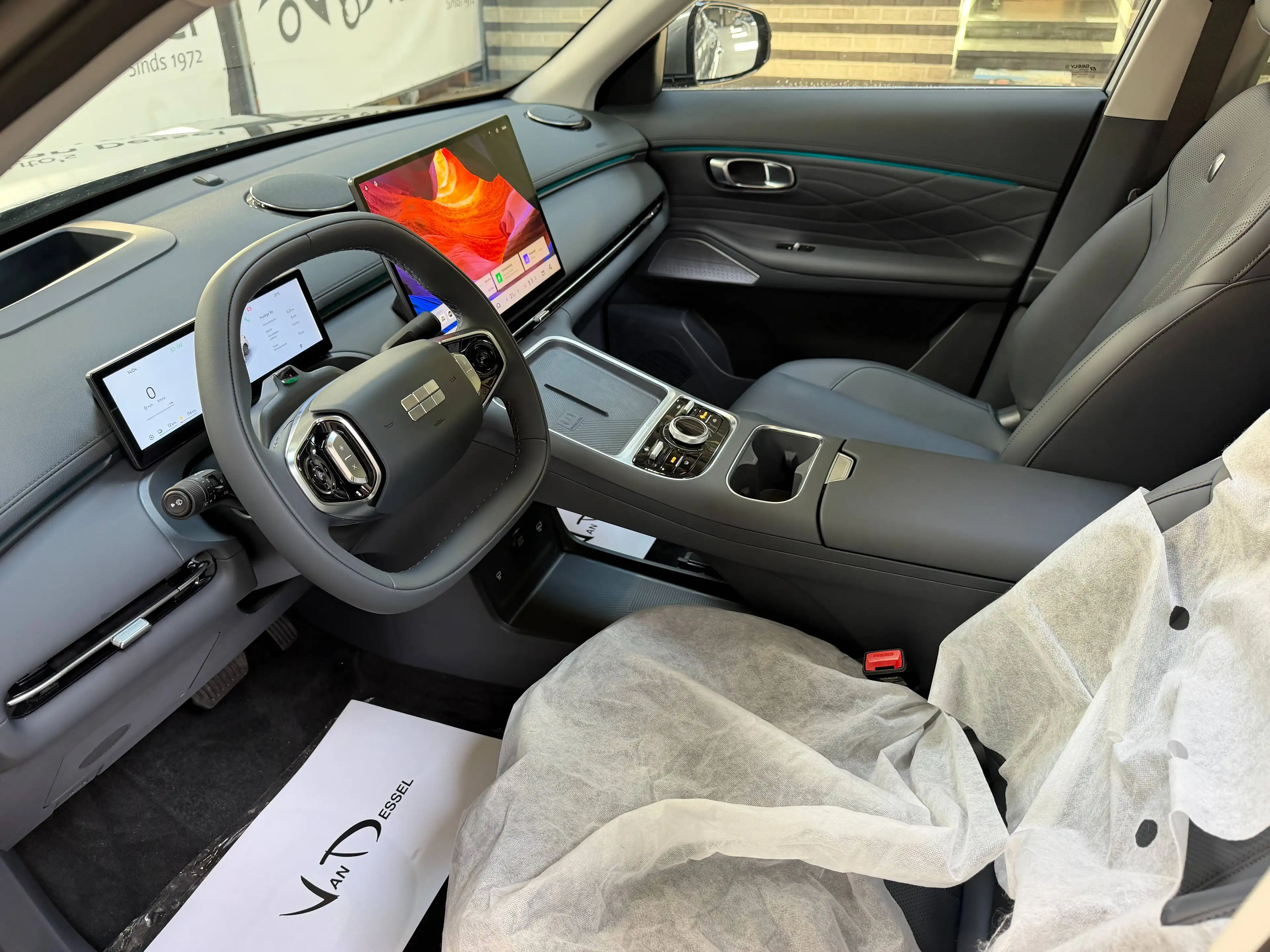 Geely Starray EM-i MAX+ PHEV 29,8 kWh Leder Pano Flyme 19" — photo 8