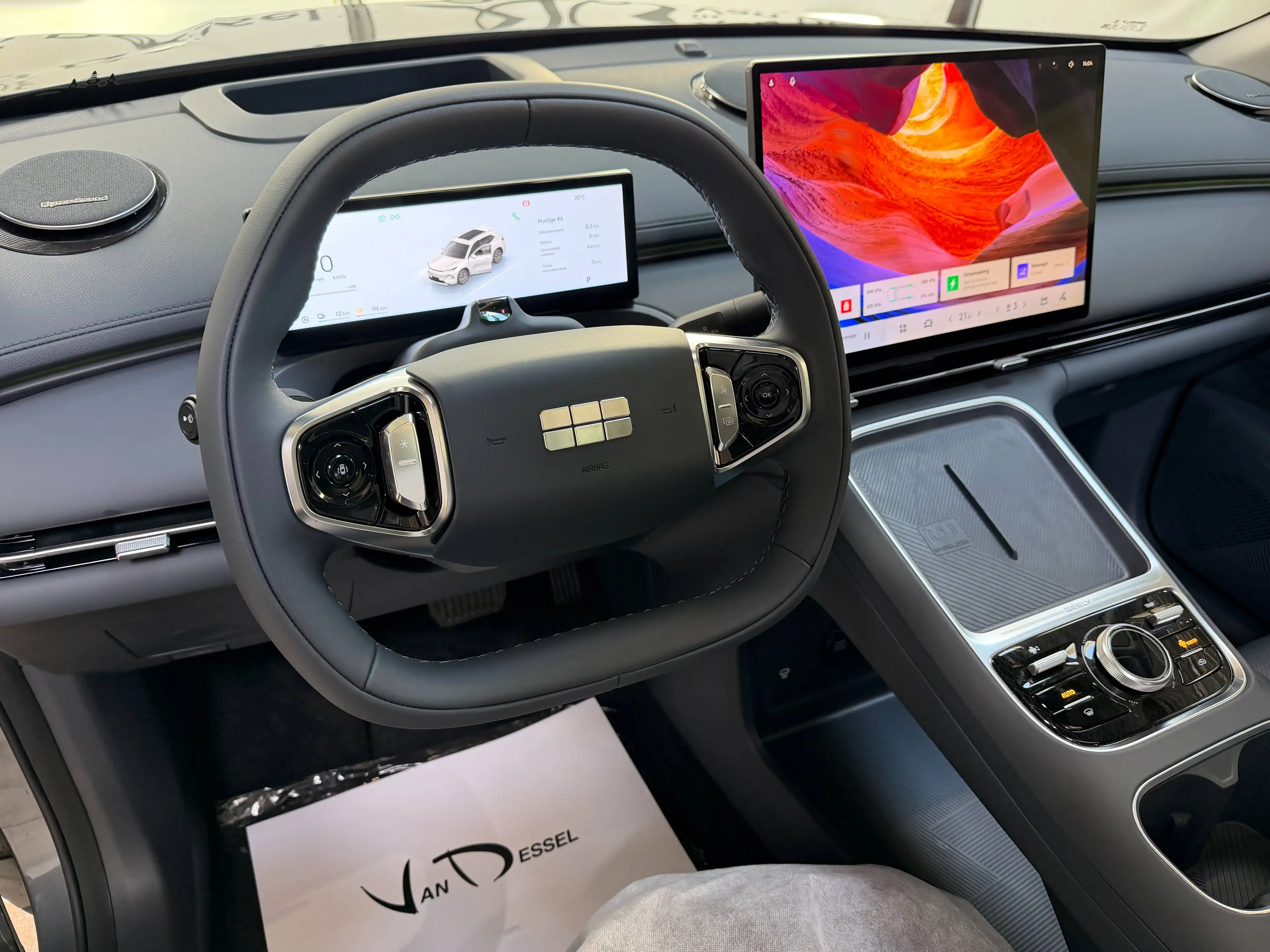 Geely Starray EM-i MAX+ PHEV 29,8 kWh Leder Pano Flyme 19" — photo 9