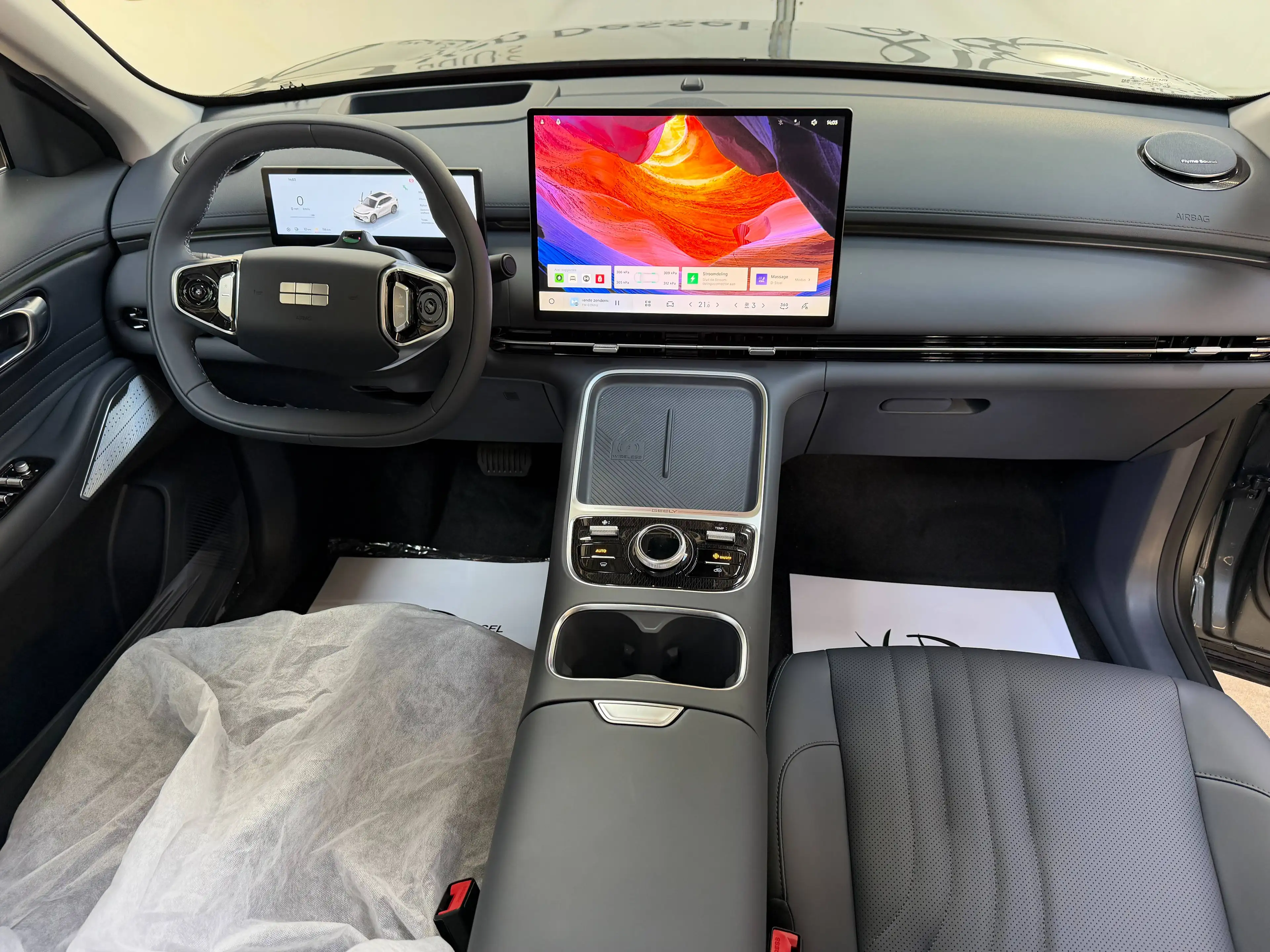 Geely Starray EM-i MAX+ PHEV 29,8 kWh Leder Pano Flyme 19" — photo 6