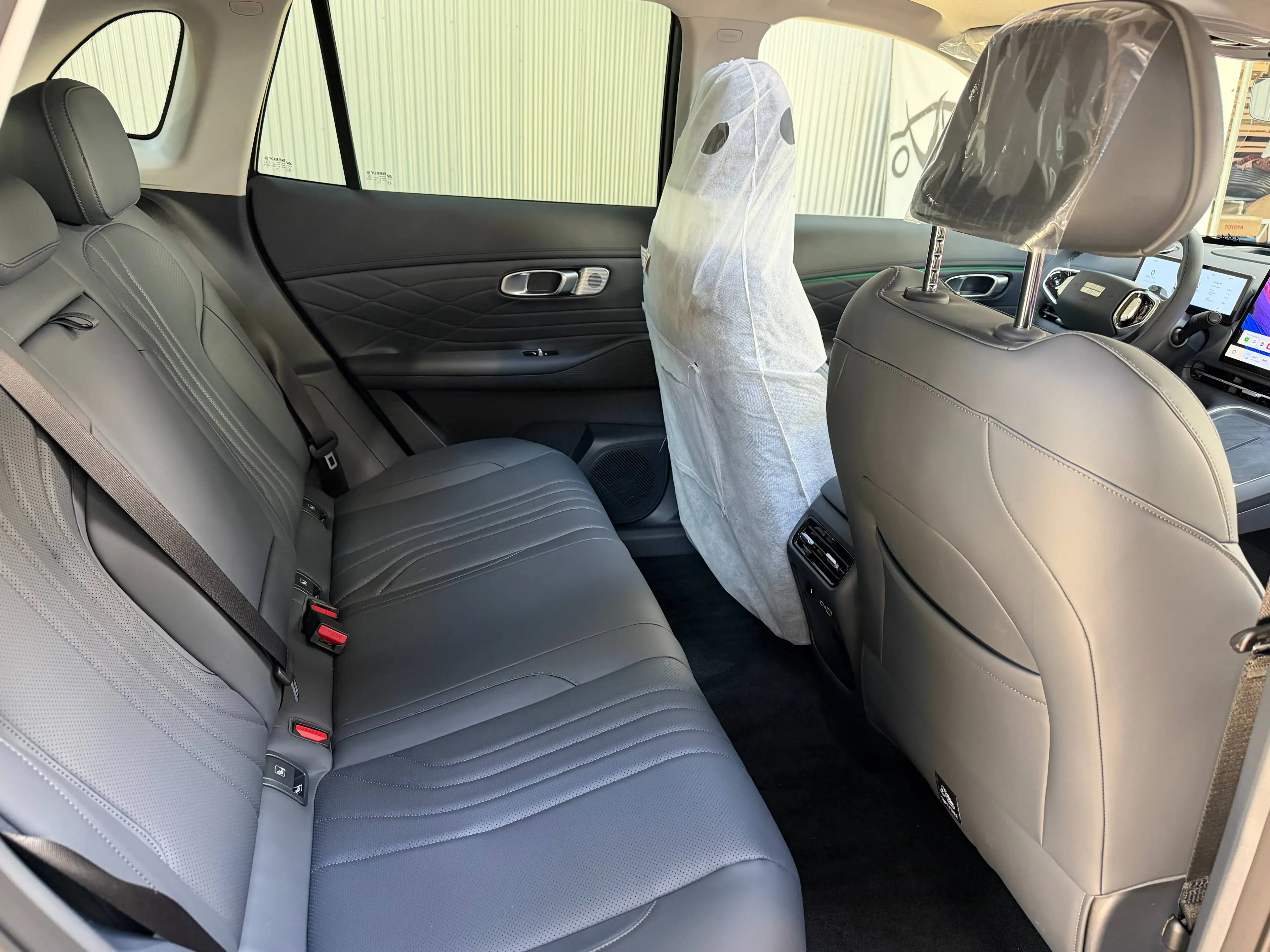 Geely Starray EM-i MAX+ PHEV 29,8 kWh Leder Pano Flyme 19" — photo 12
