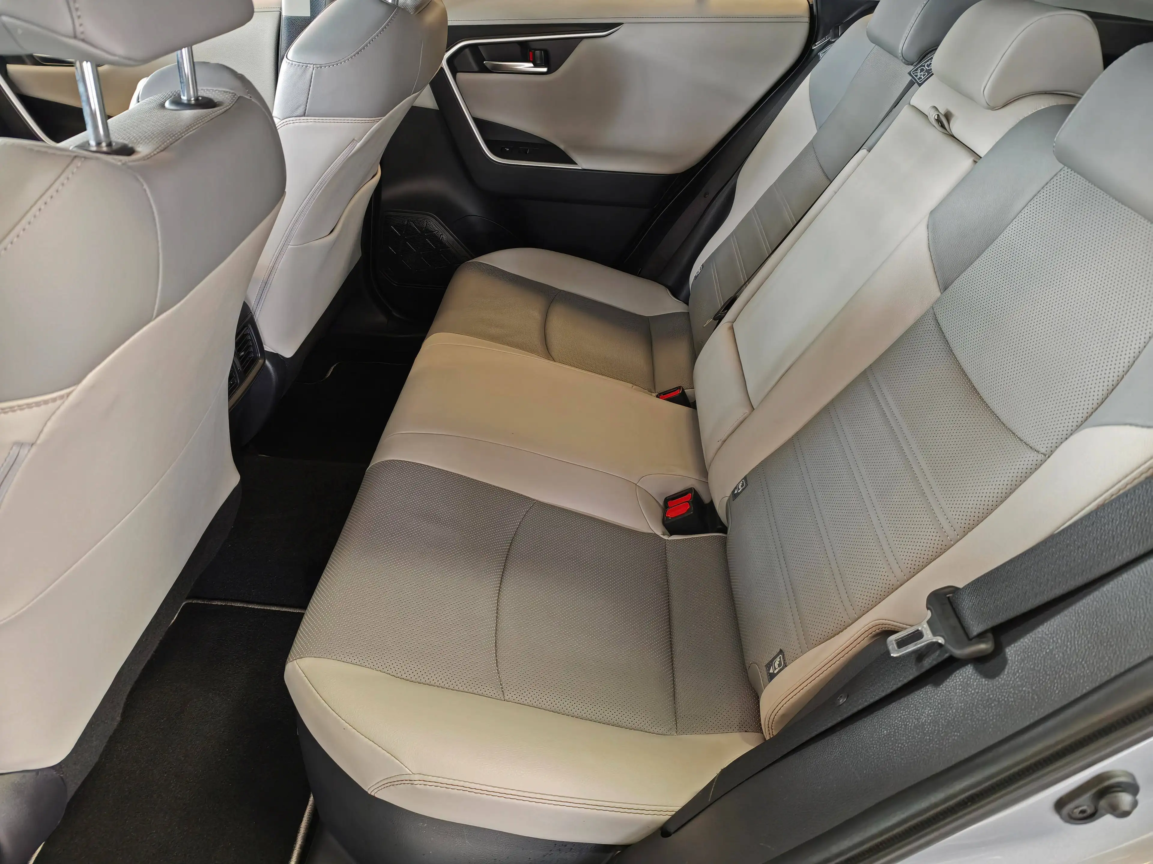 Toyota RAV 4 RAV4 Hybrid 2.5 4x2 Hybrid Lounge + Navi + — photo 7