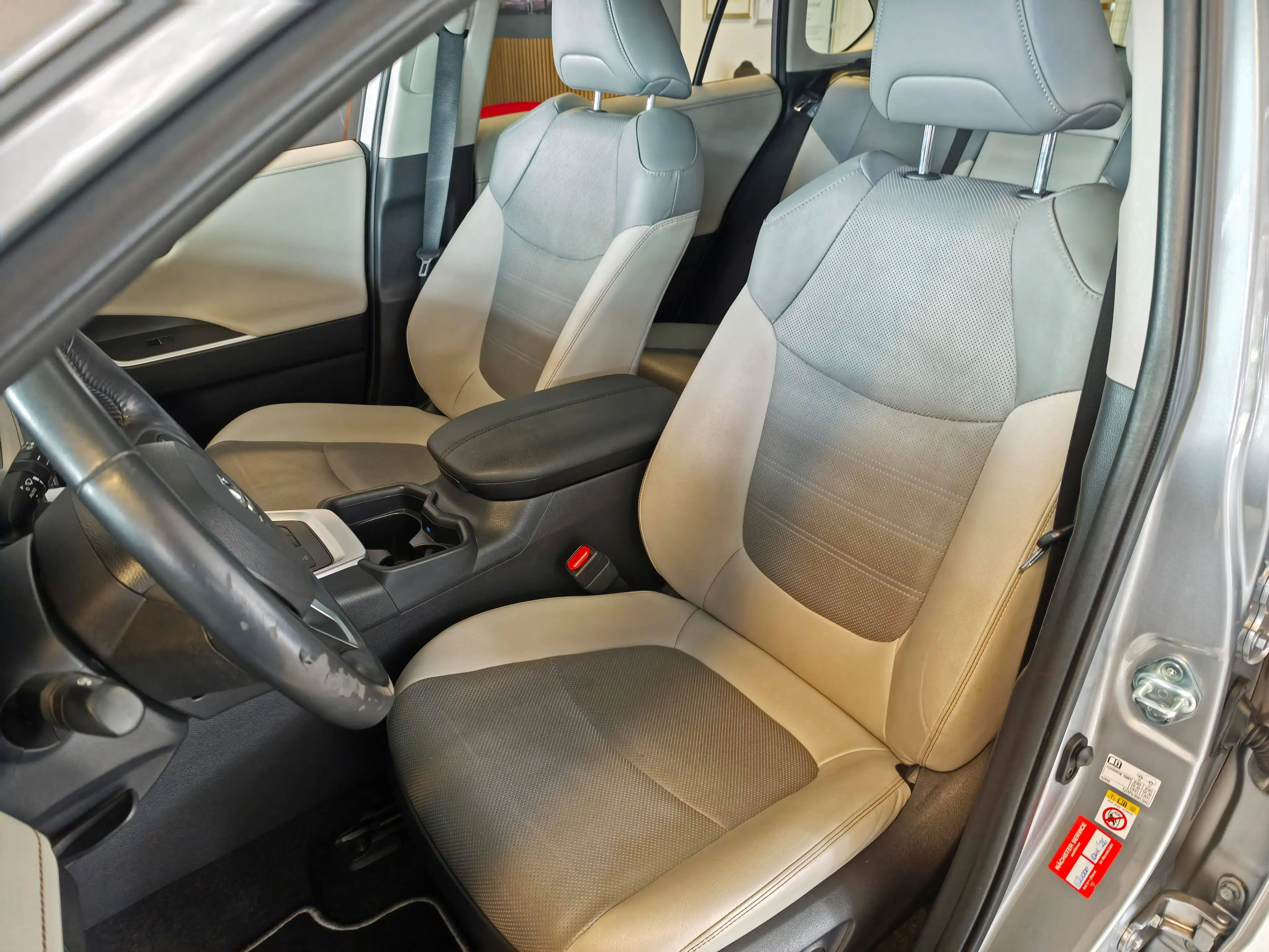 Toyota RAV 4 RAV4 Hybrid 2.5 4x2 Hybrid Lounge + Navi + — photo 6