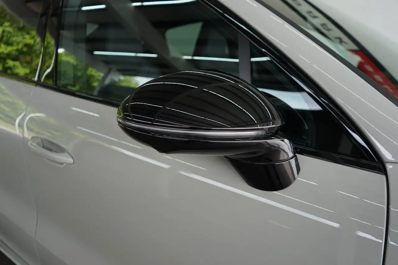 Porsche Cayenne Coupe E-Hybrid Black Edition/Kreide /22z 10