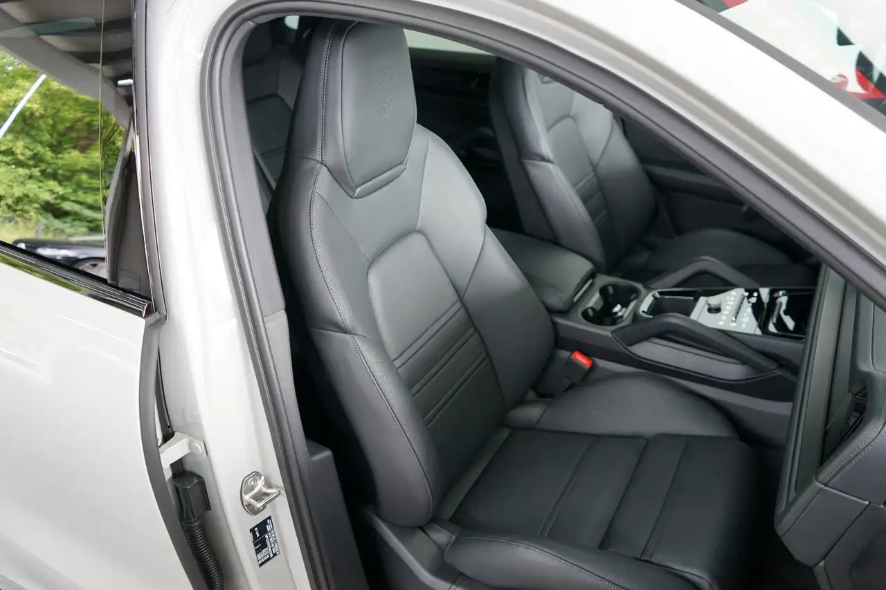 Porsche Cayenne Coupe E-Hybrid Black Edition/Kreide /22z 12