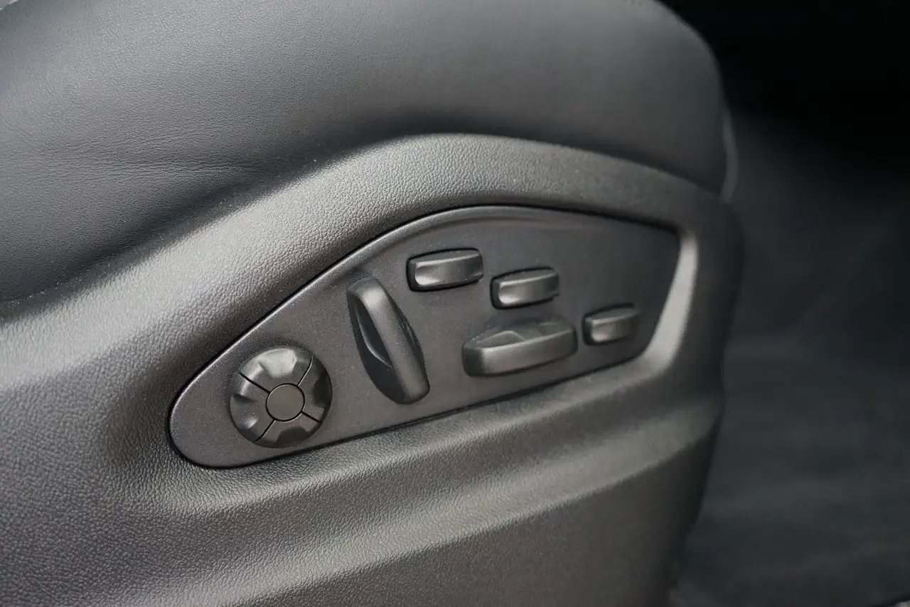 Porsche Cayenne Coupe E-Hybrid Black Edition/Kreide /22z 14