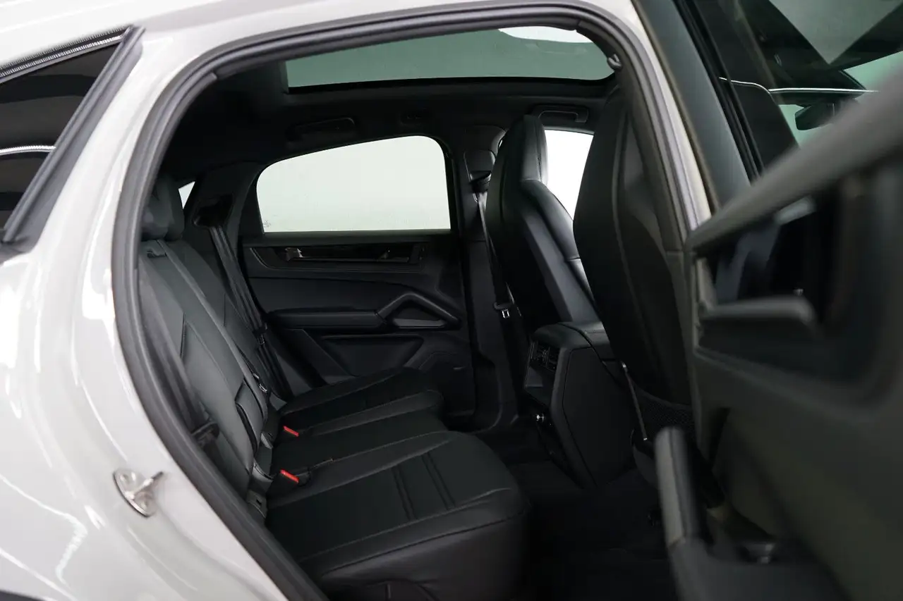 Porsche Cayenne Coupe E-Hybrid Black Edition/Kreide /22z 16