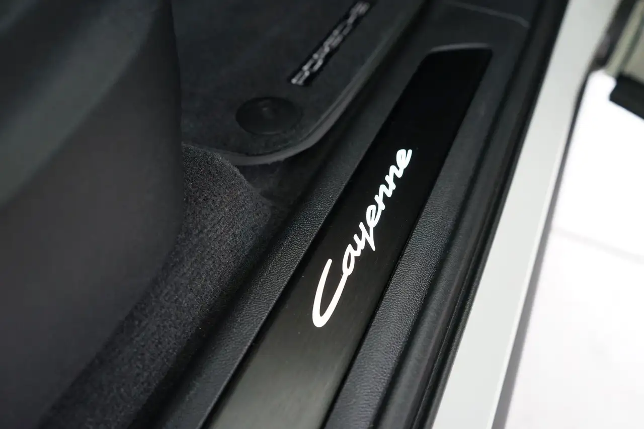 Porsche Cayenne Coupe E-Hybrid Black Edition/Kreide /22z 13