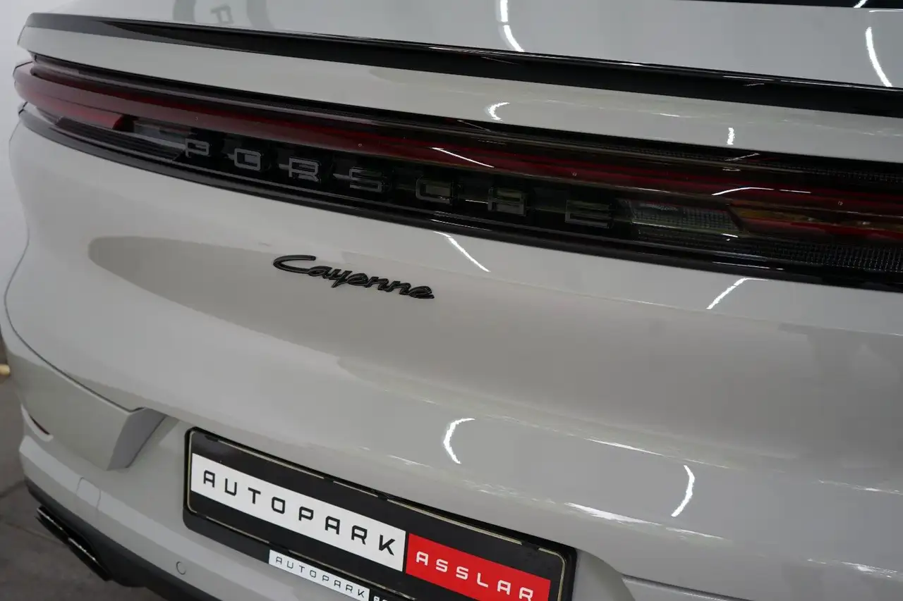 Porsche Cayenne Coupe E-Hybrid Black Edition/Kreide /22z 8
