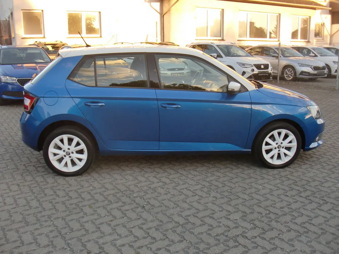 Skoda Fabia 1.2l TSI Edition Blau - 2