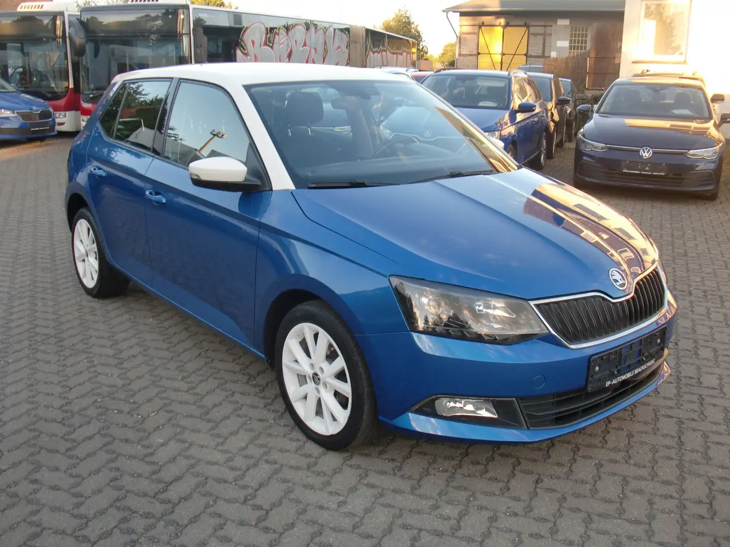 Skoda Fabia 1.2l TSI Edition Blau - 1