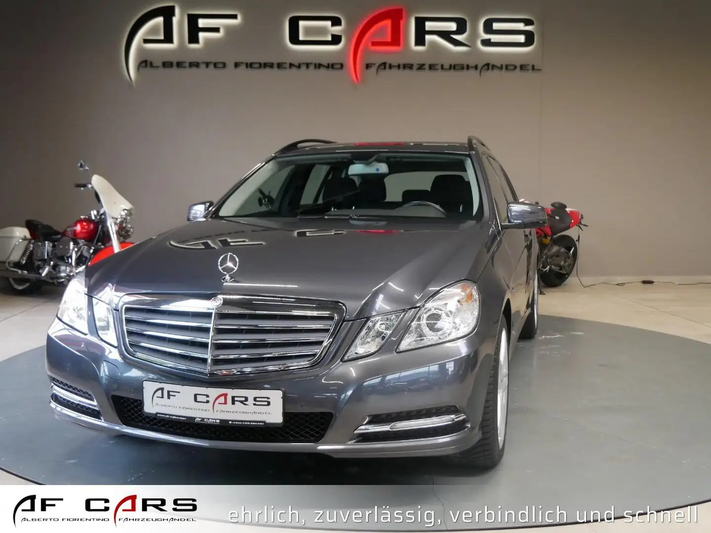 Mercedes-Benz E 200 CGI BlueEfficiency BE 7-G Tenoritgrau 18'' Grigio - 1