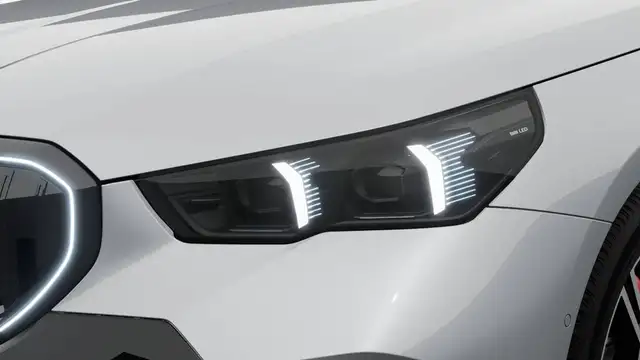 BMW 5 Series view 6