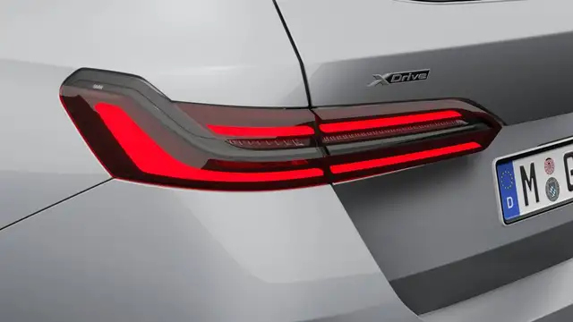 BMW 5 Series view 8