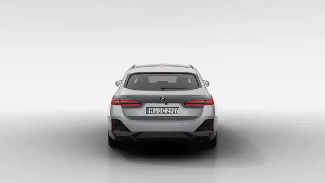 BMW 5 Series view 5