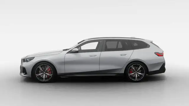 BMW 5 Series view 4