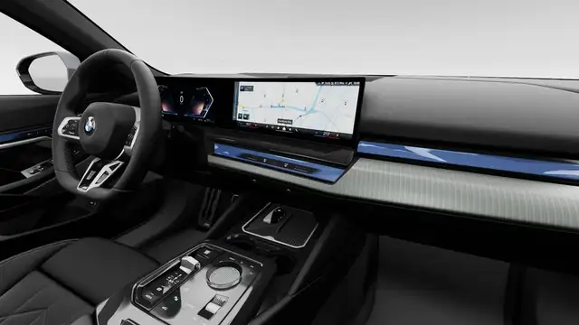 BMW 5 Series view 14