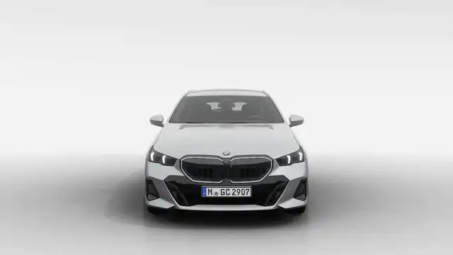 BMW 5 Series view 3