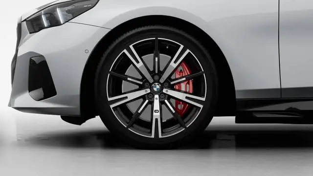 BMW 5 Series view 7