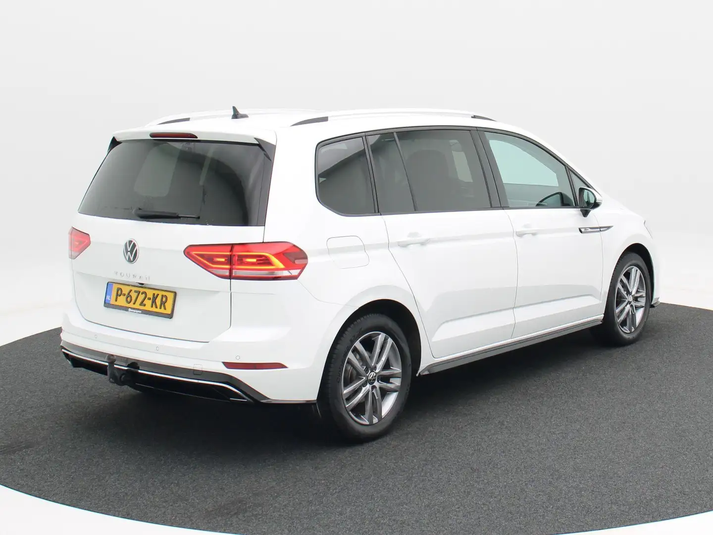 Volkswagen Touran 1.5 TSi 150 Pk Automaat R-Line 7-Pers | Trekhaak | Wit - 2