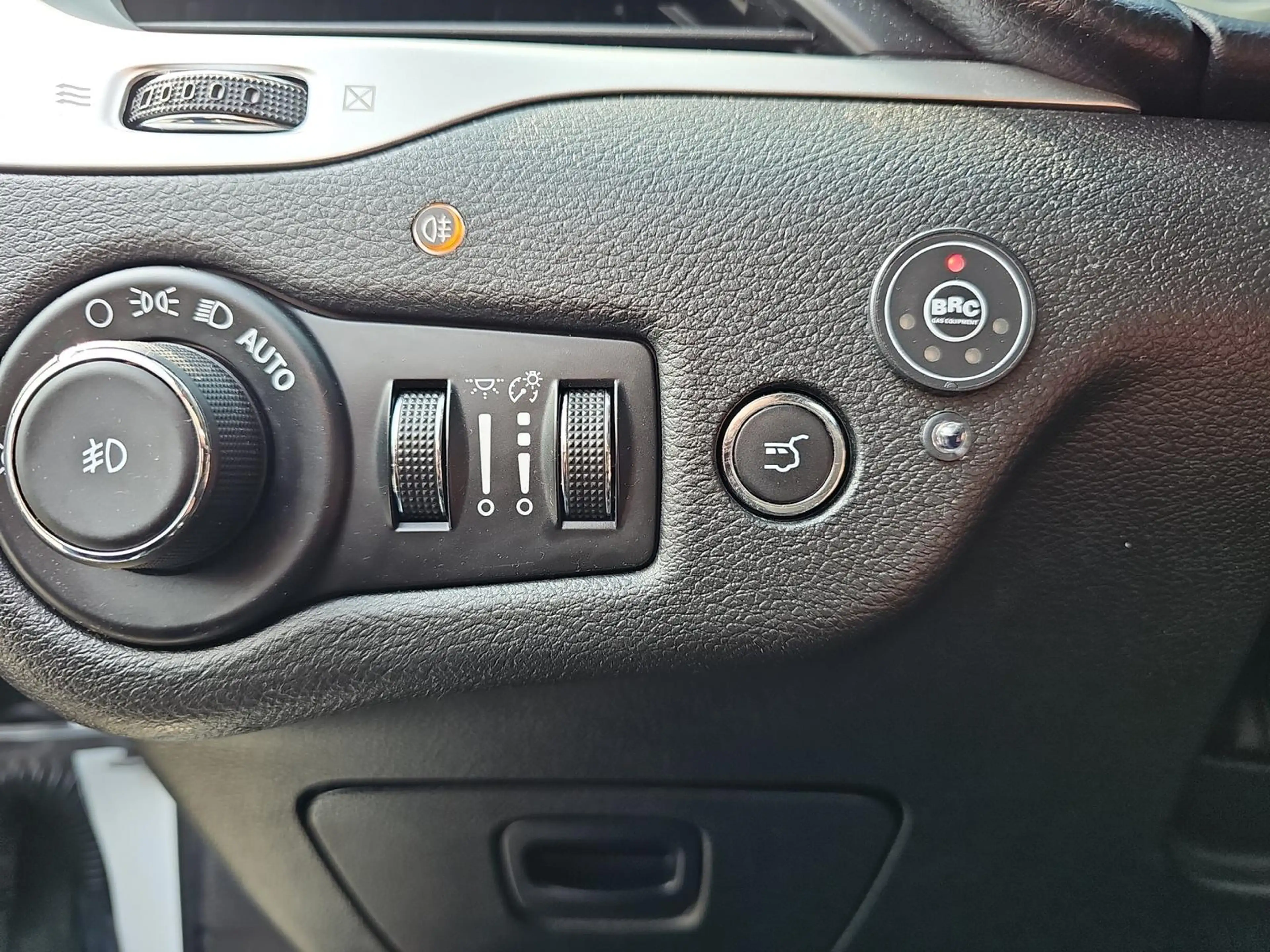 Jeep Cherokee Trailhawk 4WD 3.2 V6 Mopar Gasanlage — photo 8