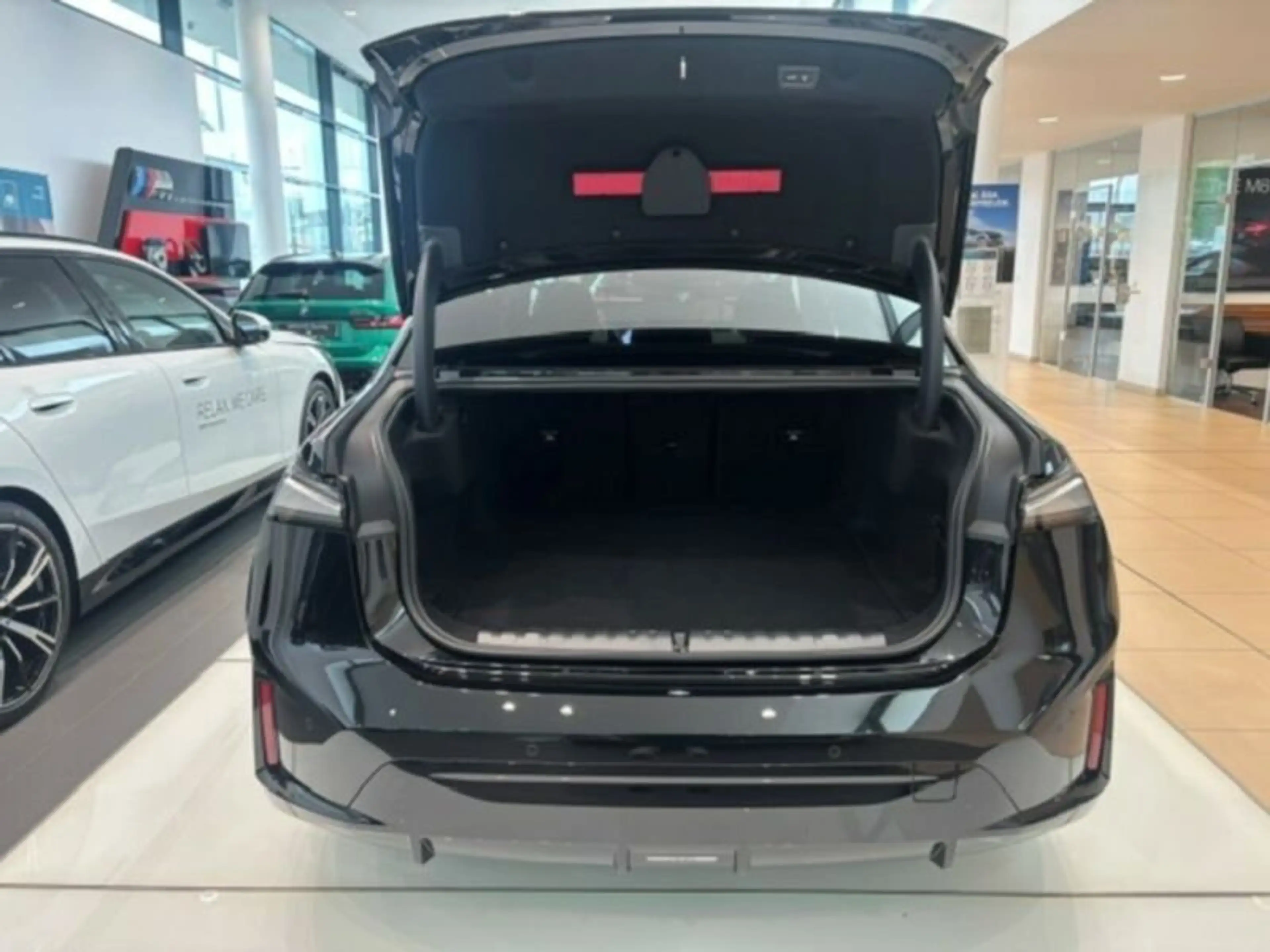 BMW i3 50 xDrive Limousine M Sportpaket — photo 9