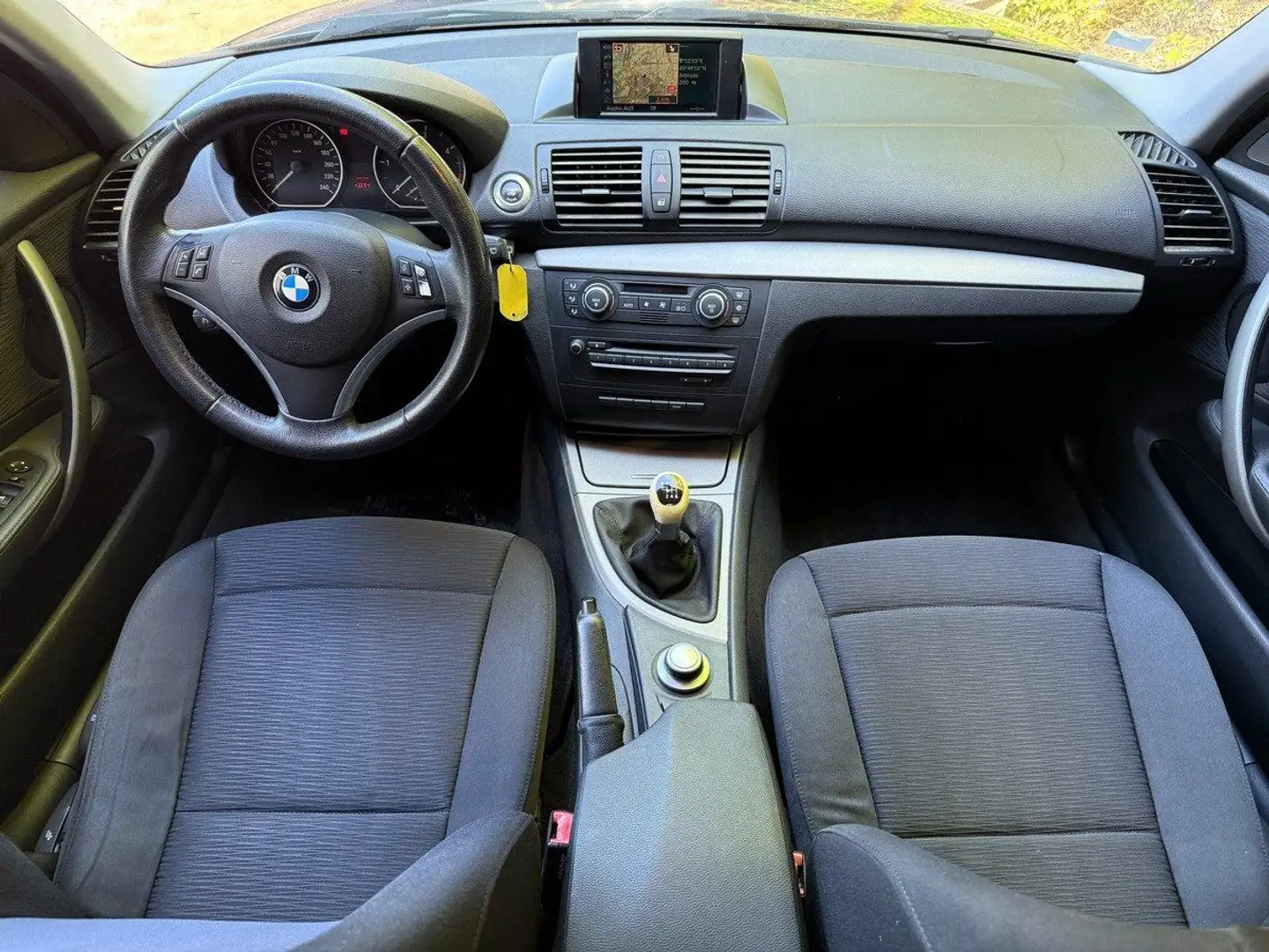 BMW 118 118d LCi 2.0d 143cv Premiere 2e main Noir - 2