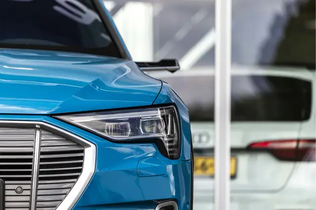 Audi E-Tron view 21