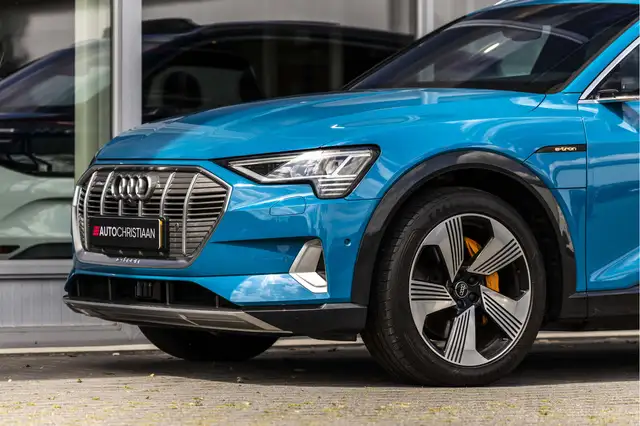 Audi E-Tron view 16