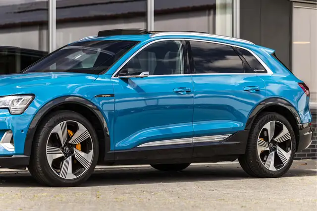 Audi E-Tron view 17