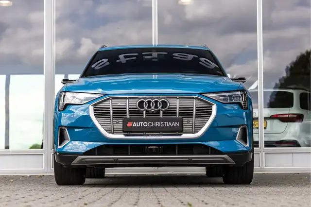 Audi E-Tron view 3
