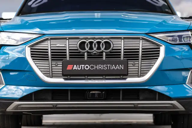 Audi E-Tron view 18