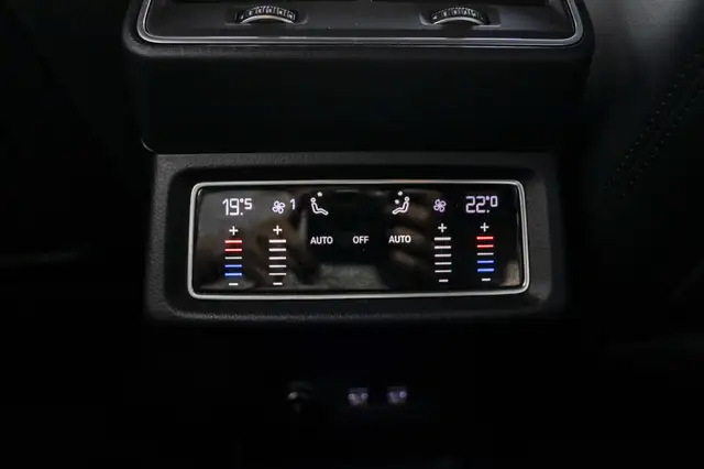 Audi E-Tron view 30