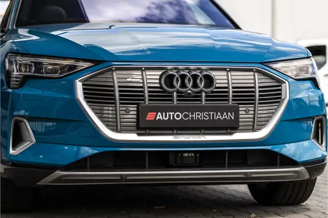 Audi E-Tron view 19