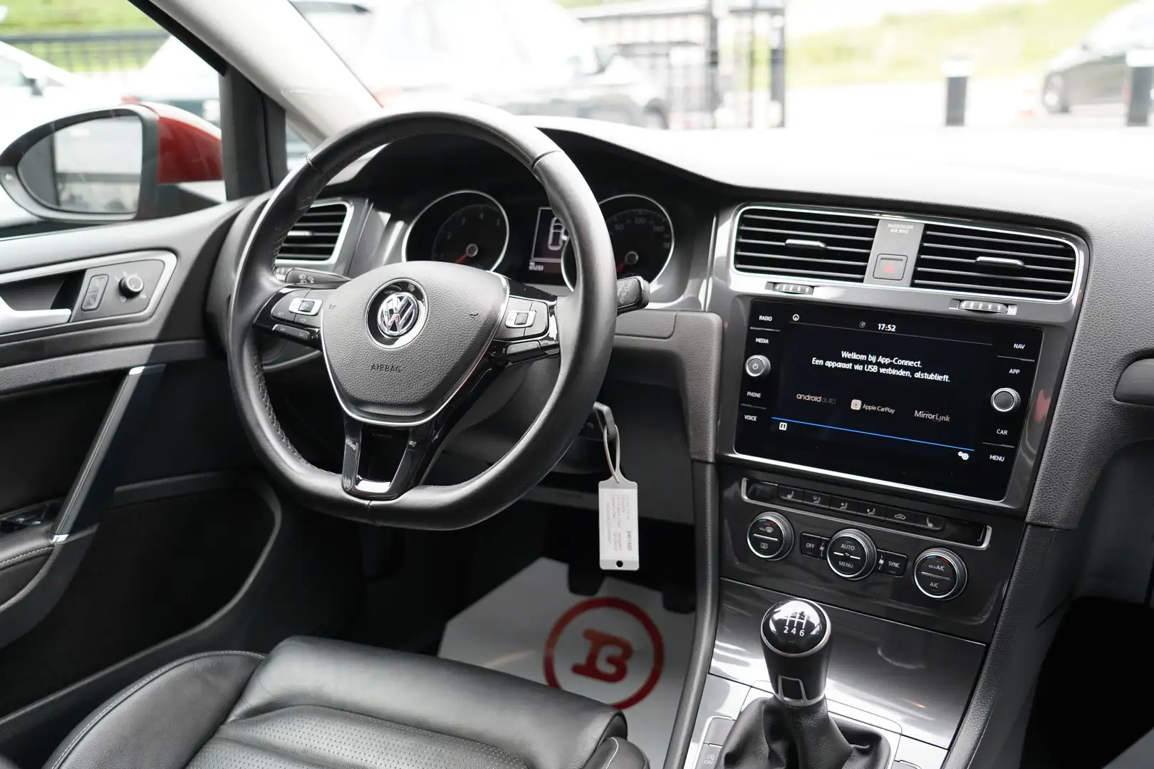 Volkswagen Golf 1.0 TSI 115pk Comfort | Camera | Leder interieur Rouge - 2