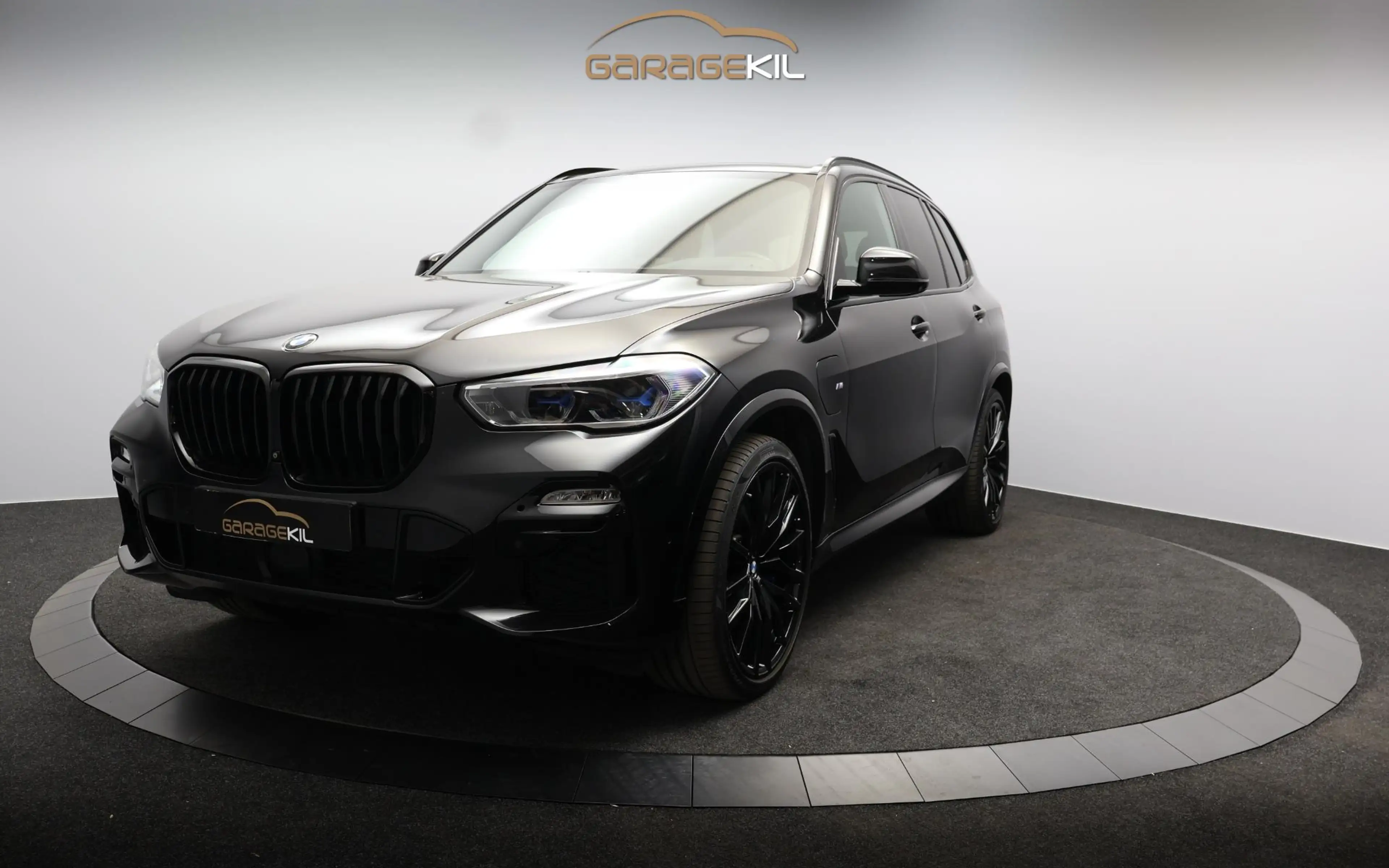 BMW X5 xDrive45e High Executive M-Sport / Massage / Pano — photo 2