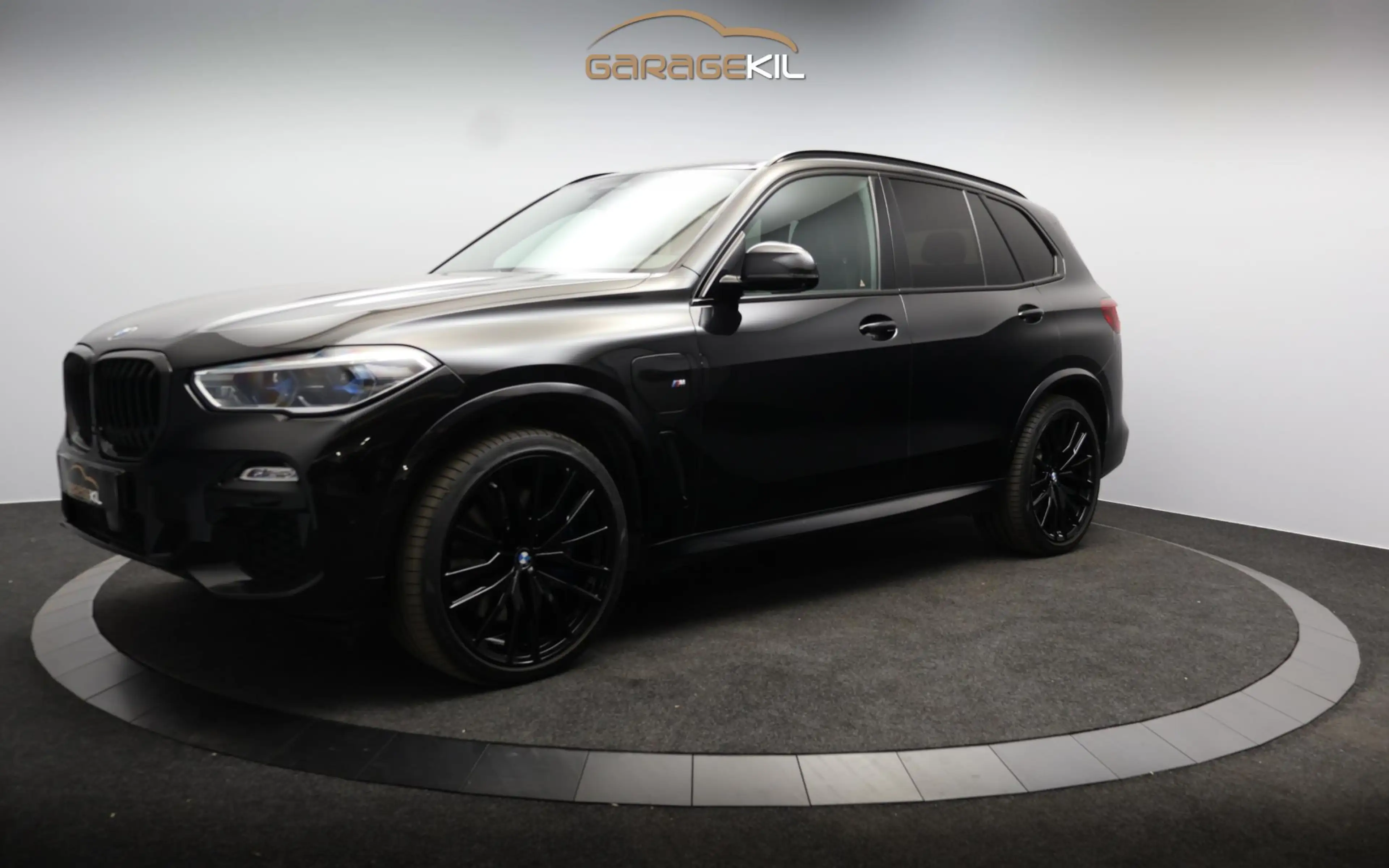BMW X5 xDrive45e High Executive M-Sport / Massage / Pano