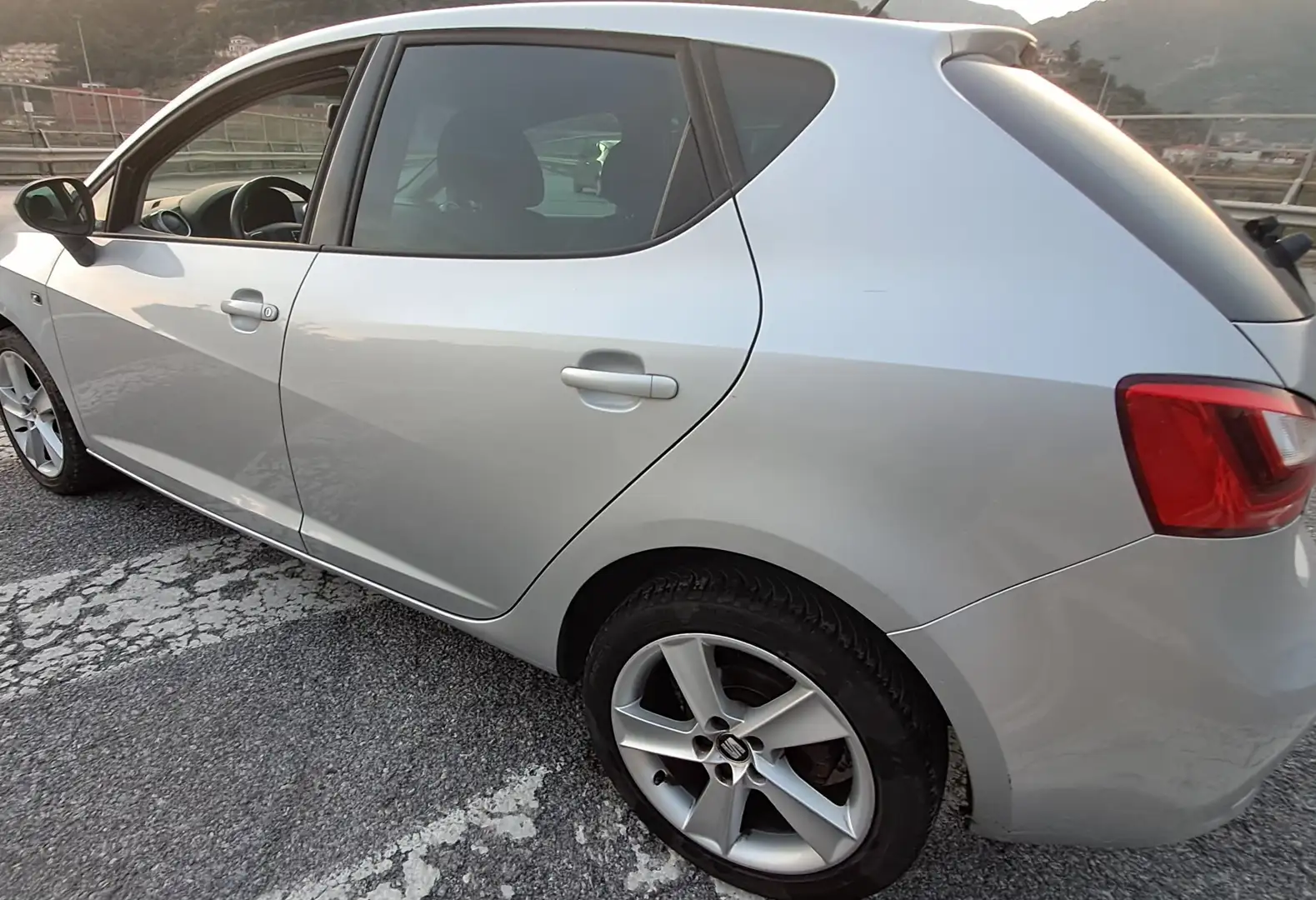 SEAT Ibiza Ibiza 5p 1.6 tdi cr FR 90cv Argento - 1