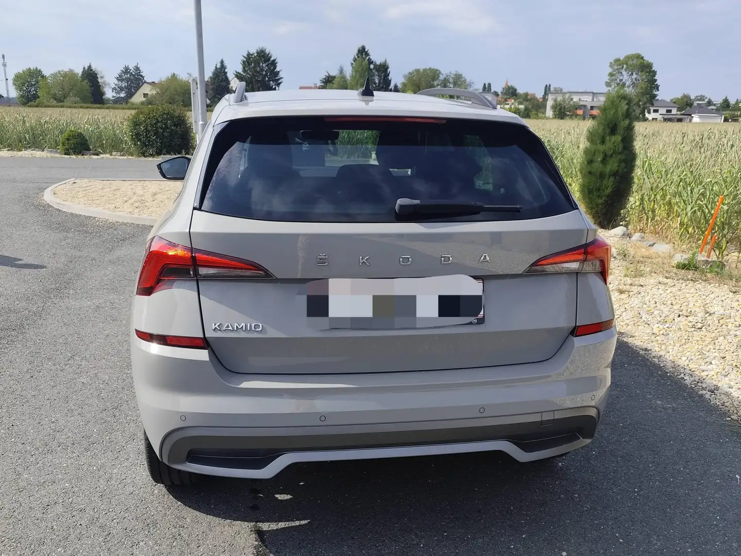 Skoda Kamiq Kamiq 1,5 TSI ACT Active Active Grau - 2