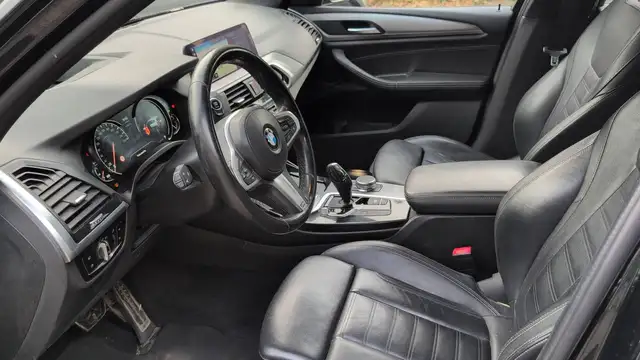 BMW X3 view 8