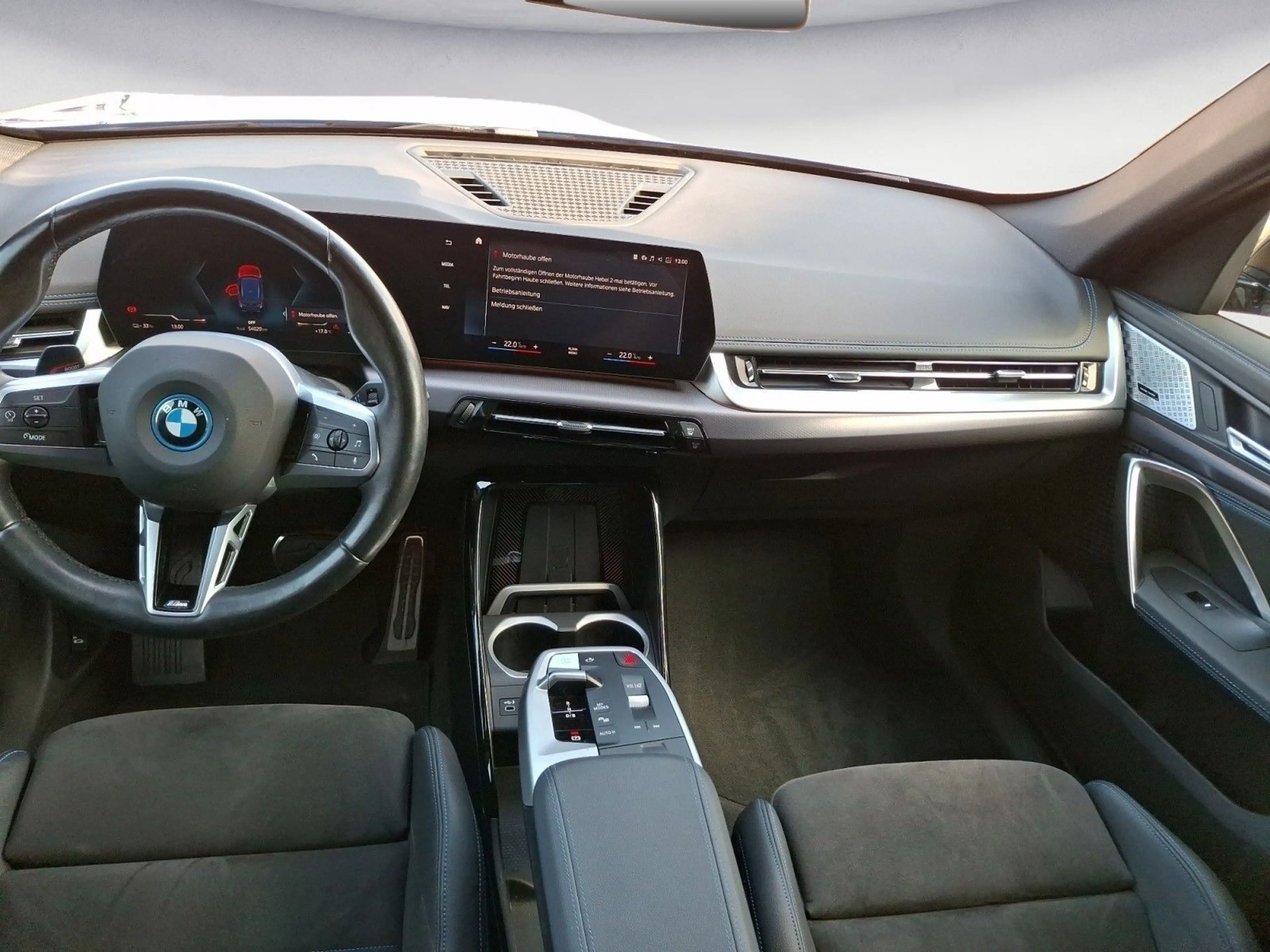 BMW iX1 xDrive30 *MSport*Shadow*Navi*HiFi*AHK*LED*PD — photo 15