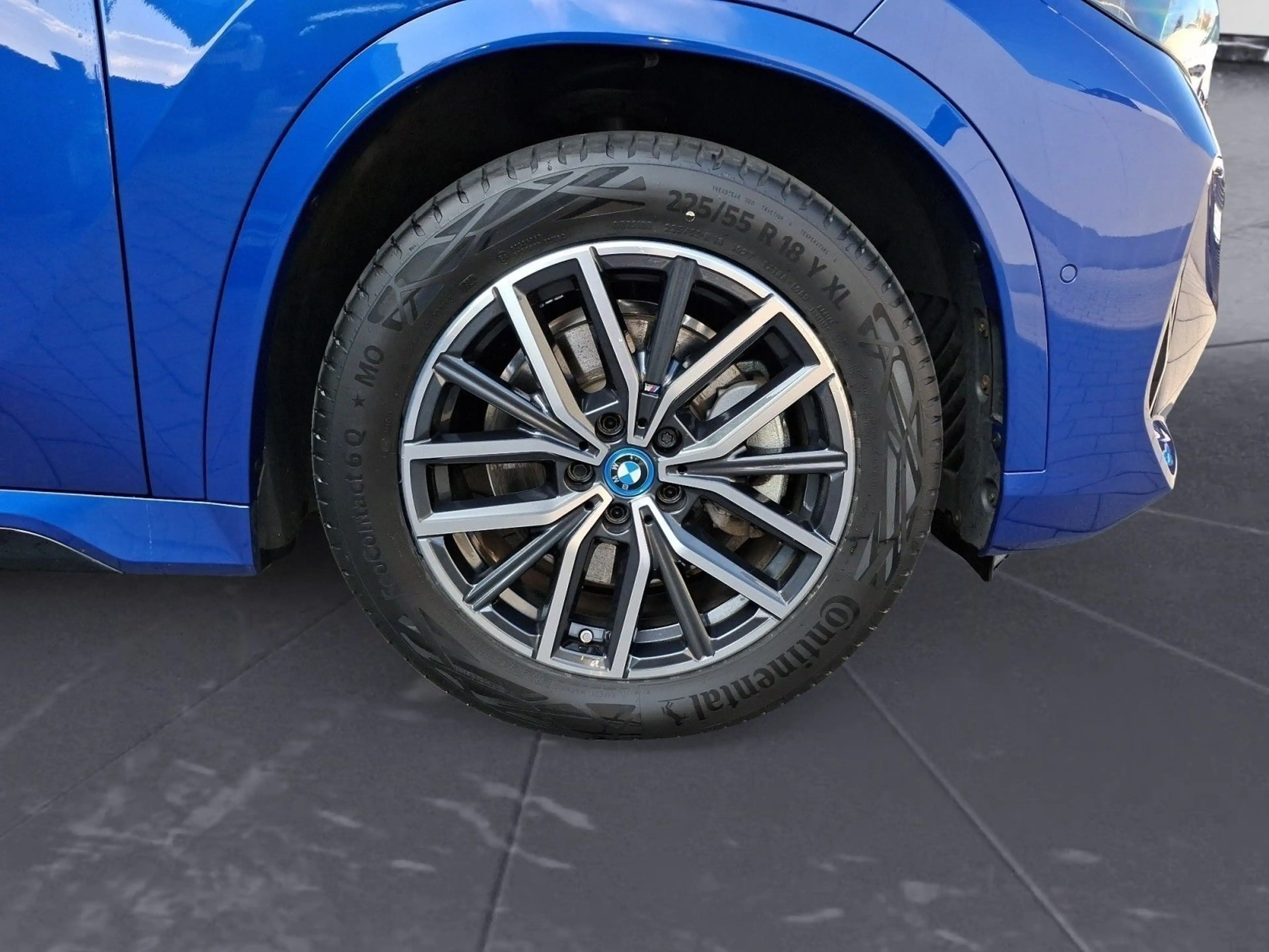 BMW iX1 xDrive30 *MSport*Shadow*Navi*HiFi*AHK*LED*PD — photo 9