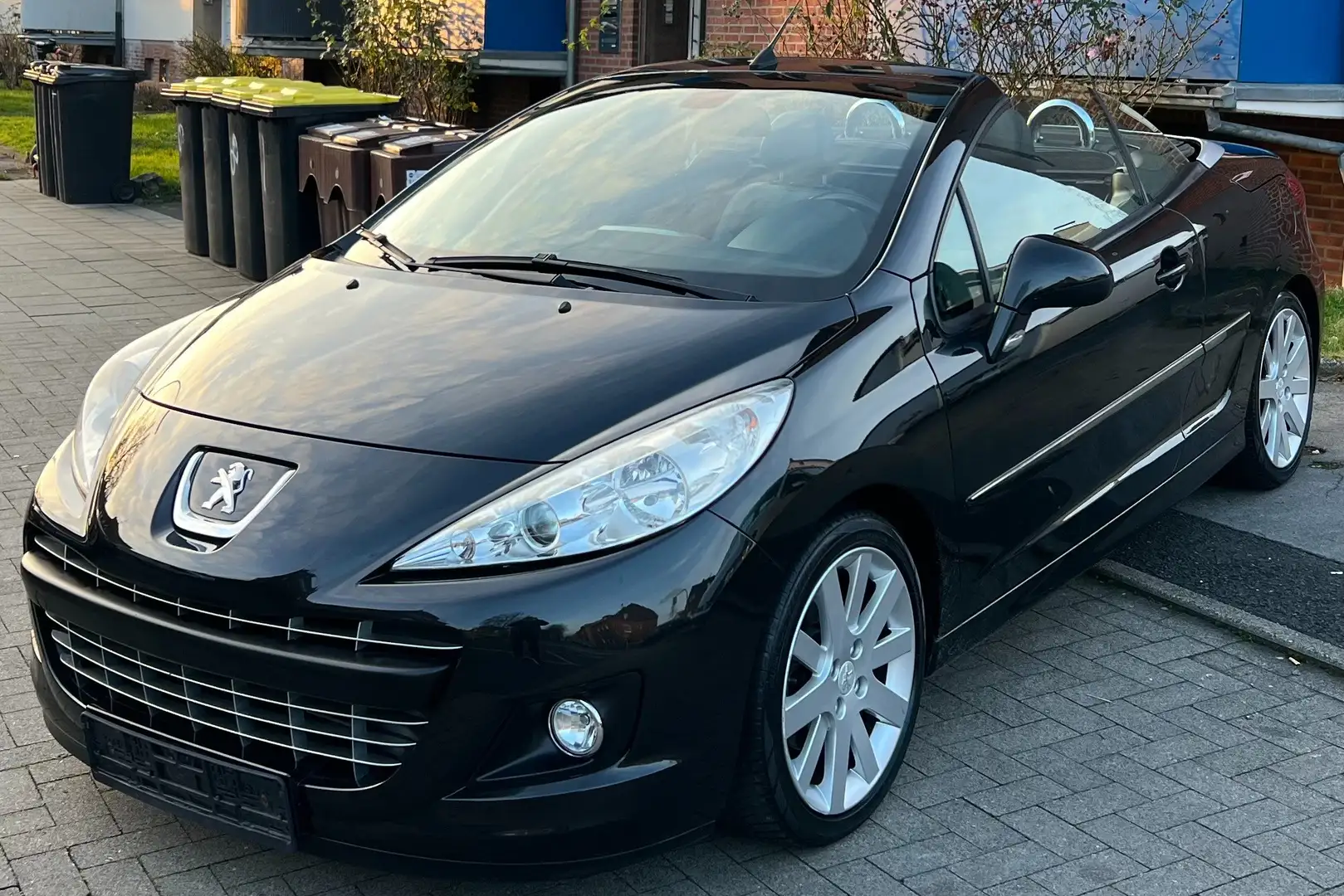 Peugeot 207 CC Allure *LEDER-PDC-TEMPO-BT* Schwarz - 1