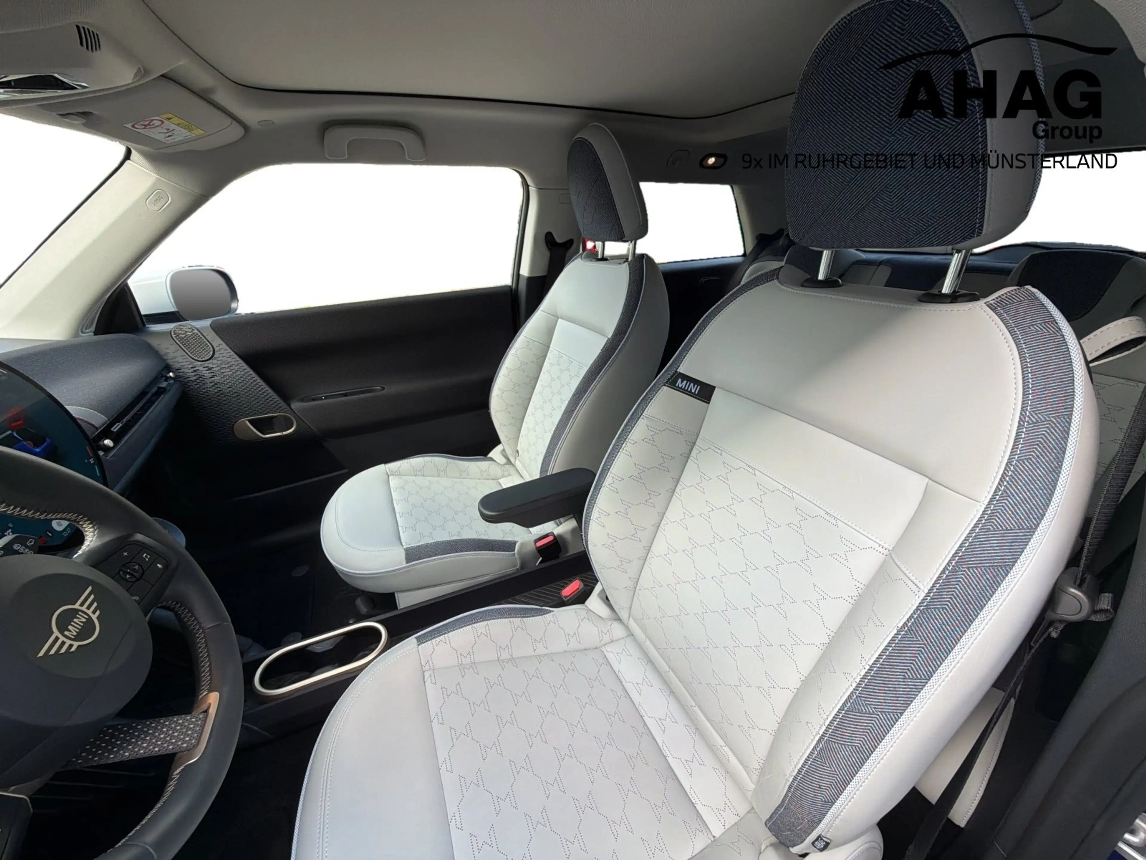 MINI Cooper SE — photo 7
