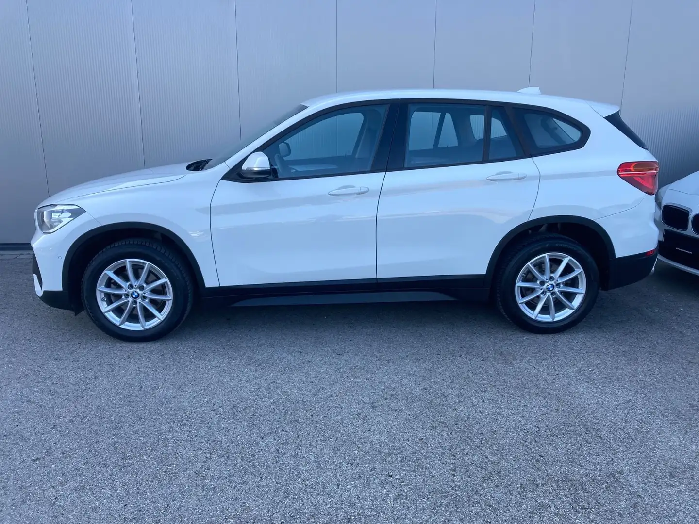 BMW X1 sDrive18d *Rückfahrkamera*DAB*PDC* Weiß - 1