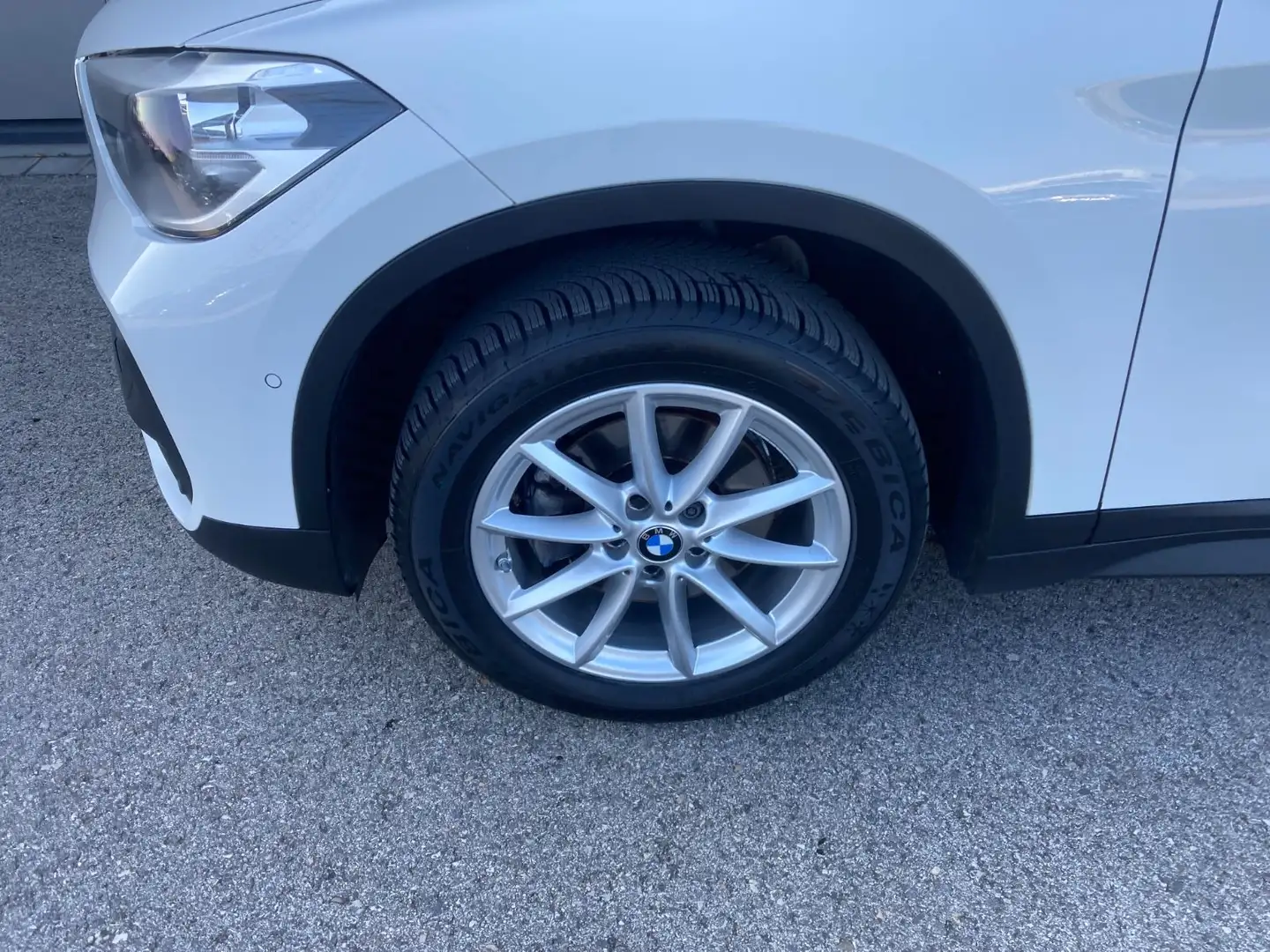 BMW X1 sDrive18d *Rückfahrkamera*DAB*PDC* Weiß - 2
