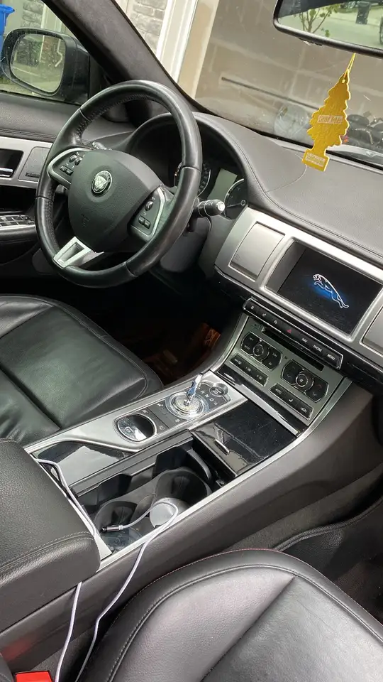 Jaguar XF снимка Jaguar XF
